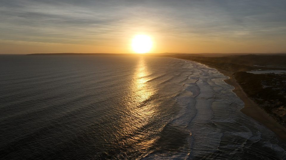 The sun coming up over the water at Tergniet