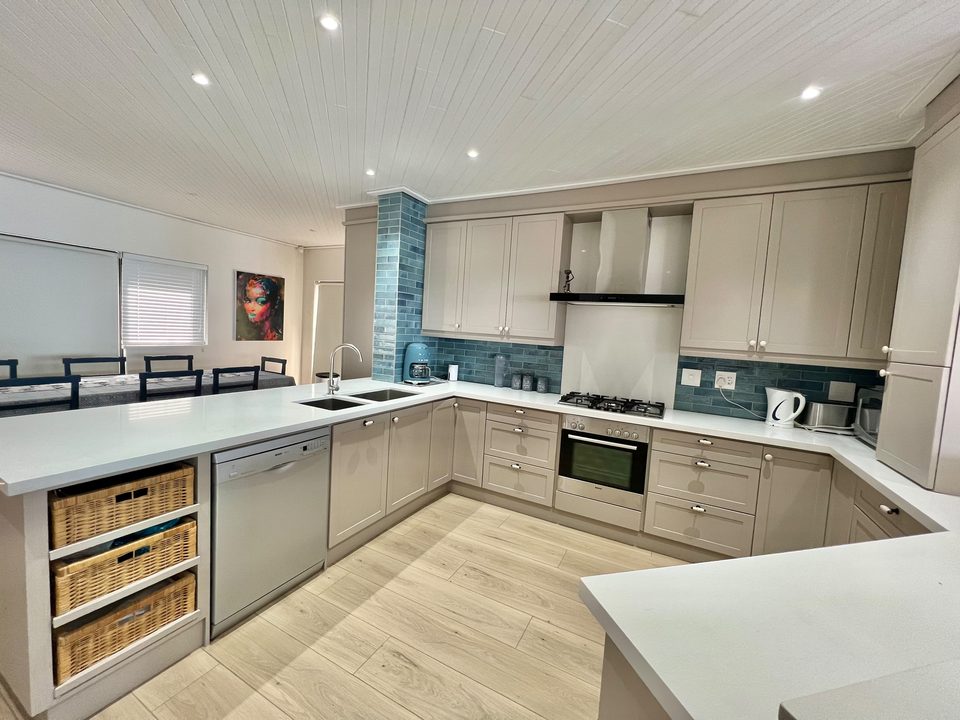 Inside the top unit at 431 Kusweg